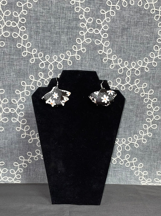 Black & White Daisy Bloom Leather earrings